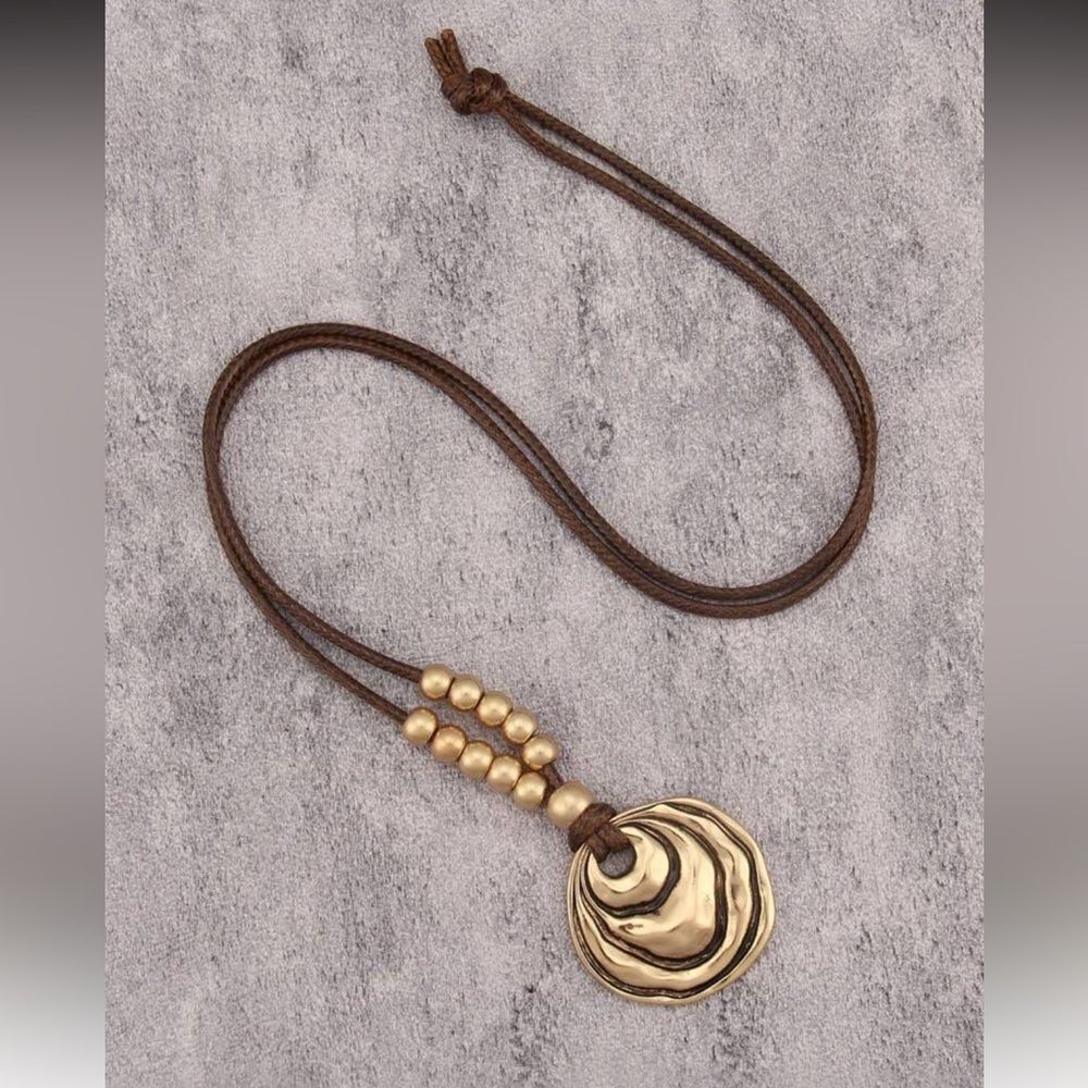 Elegant Gold Pendant Necklace M1505